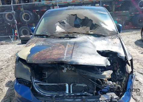 2011 Dodge Grand Caravan Mainstreet z USA, uszkodzony, nr VIN 2D4RN3DG6BR643739